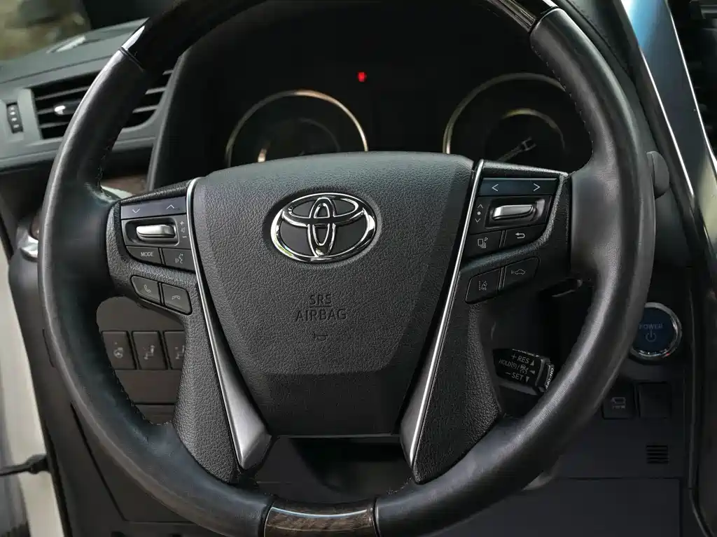 Toyota Vellfire 2023 — фото 13