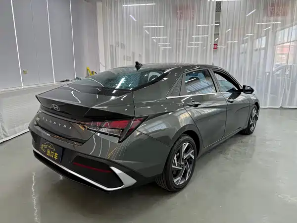 Hyundai Elantra 2023