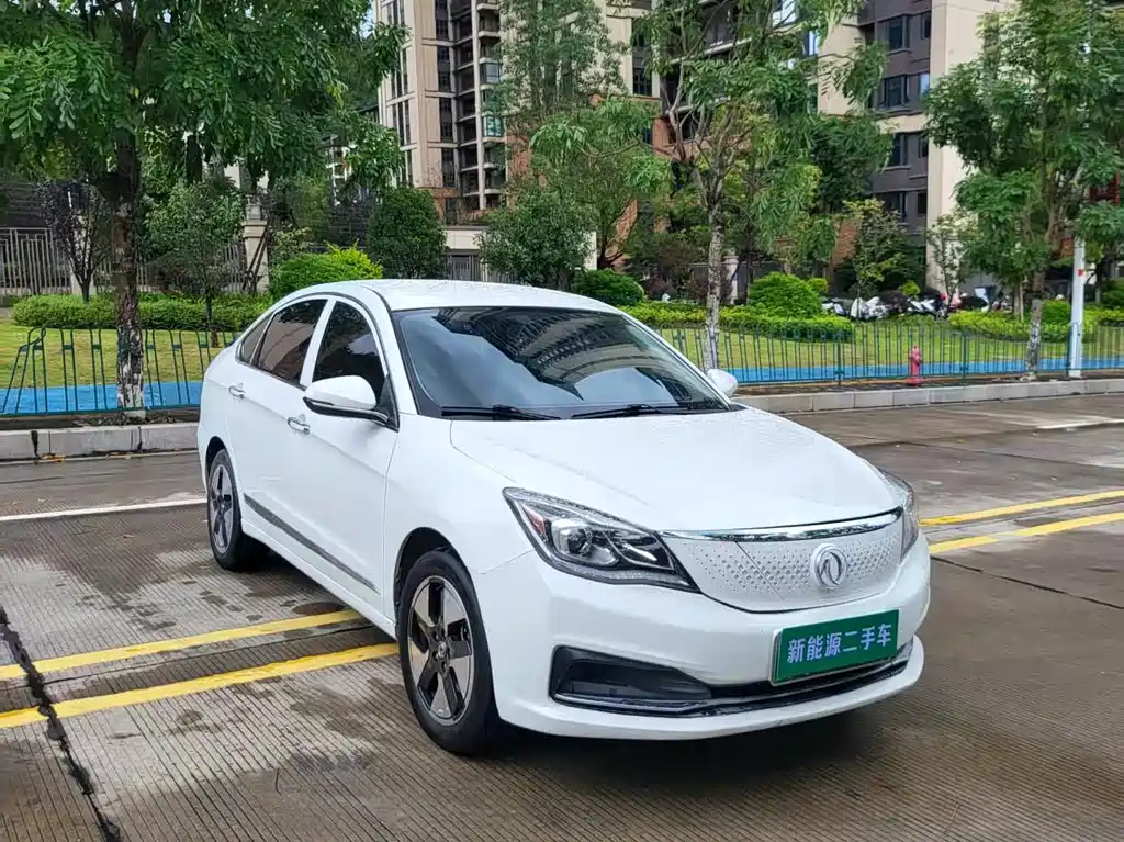 Dongfeng E70 2021