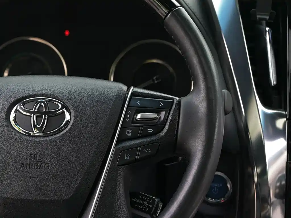 Toyota Vellfire 2023 — фото 15