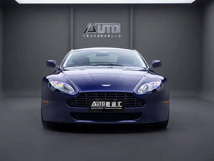 Aston Martin V8 Vantage 2009 — фото 2