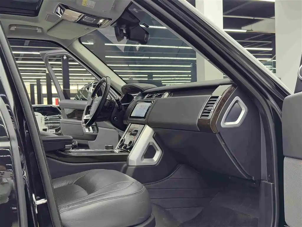 Land Rover Range Rover 2021 — фото 9