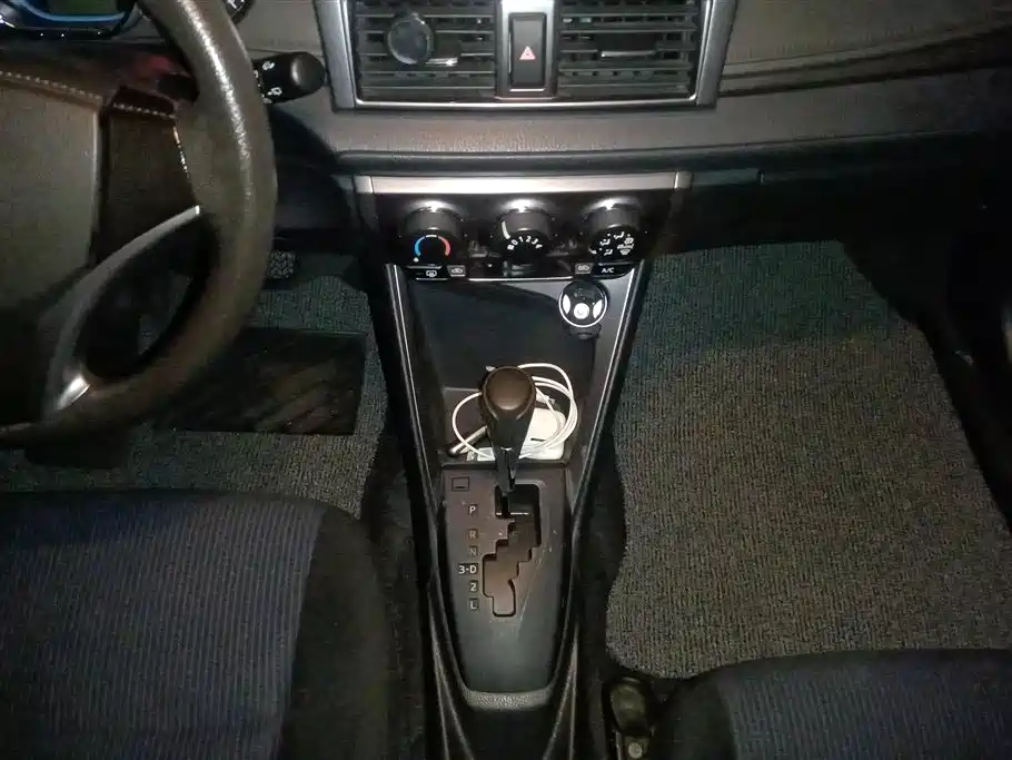 Toyota Yaris L 2014 — фото 16