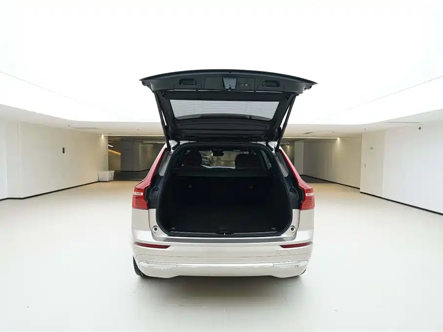 Volvo XC60 PHEV 2023 — фото 6