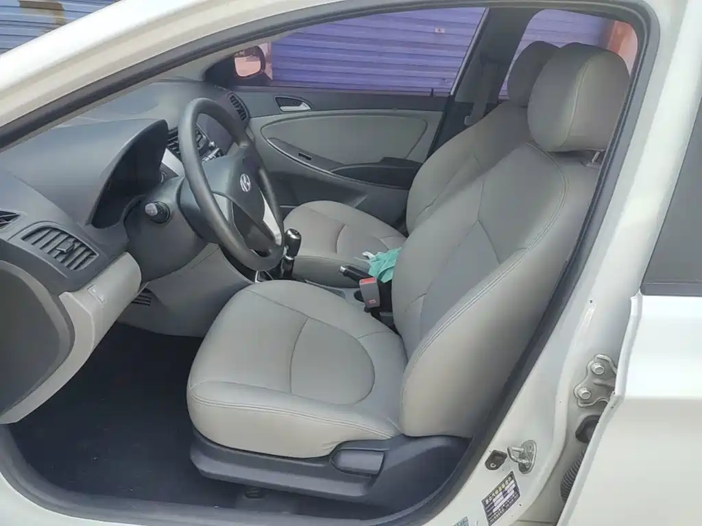 Hyundai Accent 2016 — фото 15