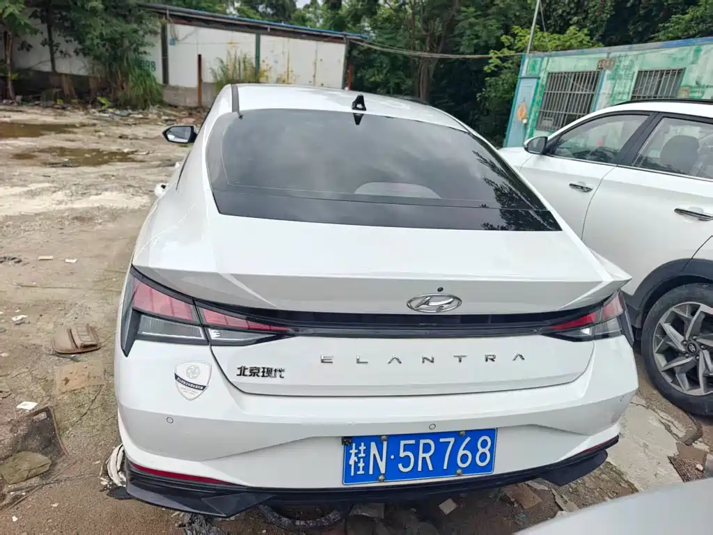 Hyundai Elantra 2023 — фото 11