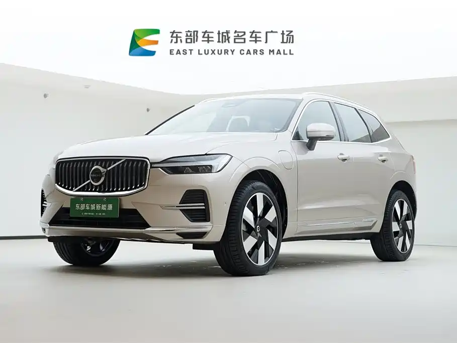 Volvo XC60 PHEV 2023 — фото 1