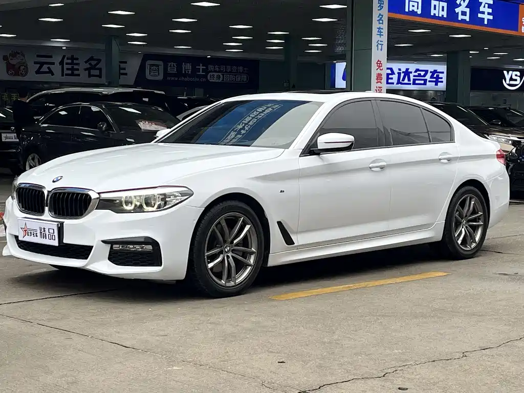 BMW 5 Series 2018 — фото 1