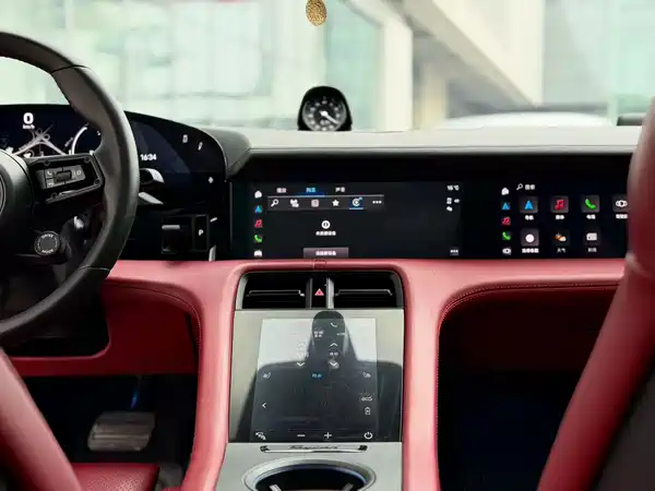 Porsche Taycan 2021