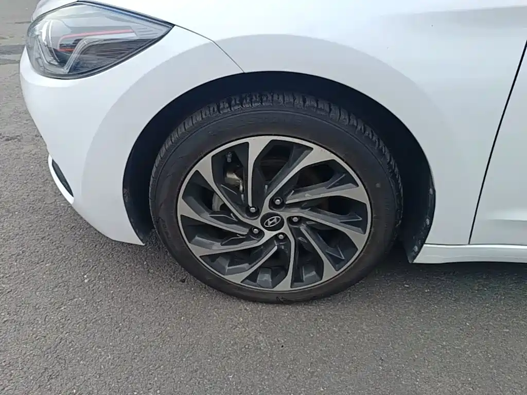 Hyundai Elantra 2020 — фото 23