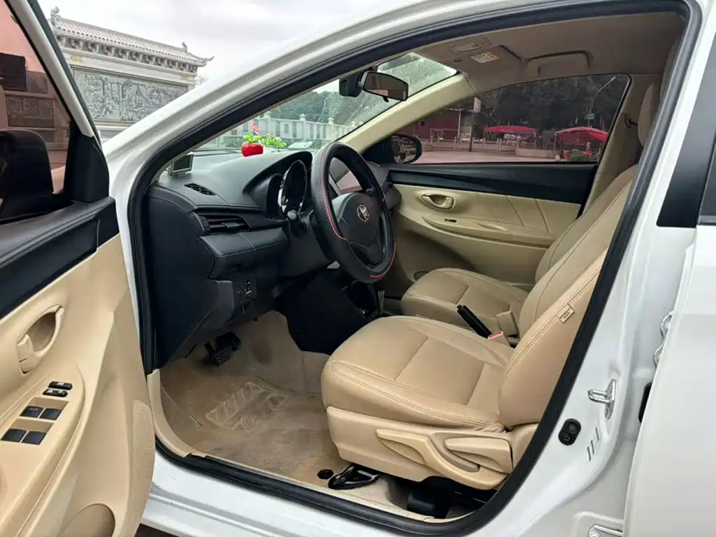 Toyota Yaris L 2019 — фото 10