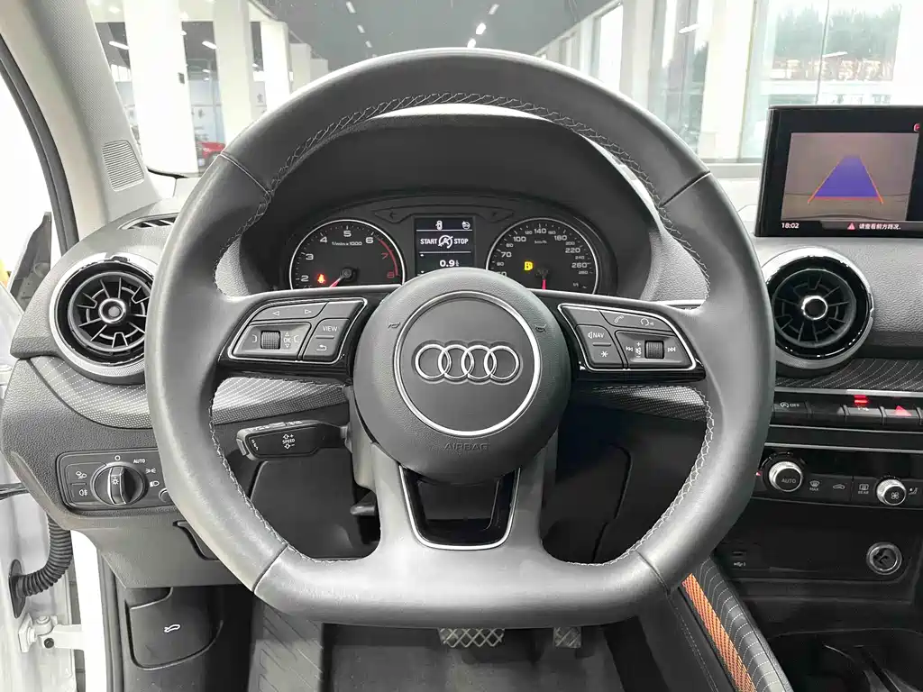 Audi Q2L 2022 — фото 8