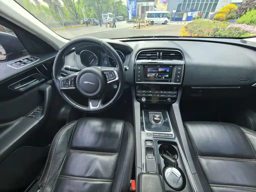 Jaguar F-PACE 2018