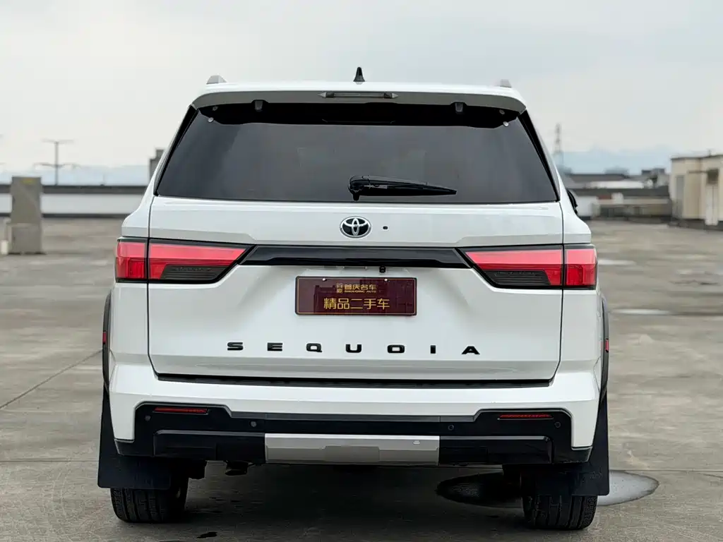 Toyota Sequoia 2023 — фото 4