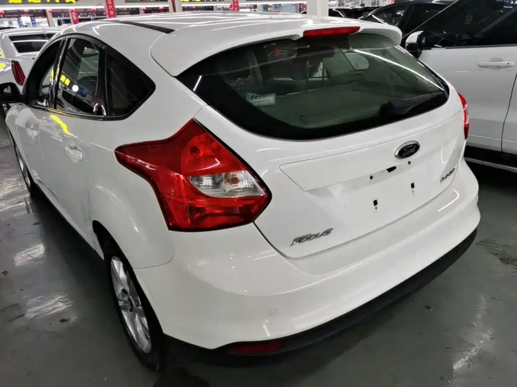 Ford Focus 2015 — фото 5