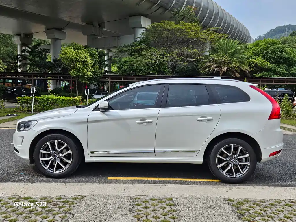 Volvo XC60 2017 — фото 4