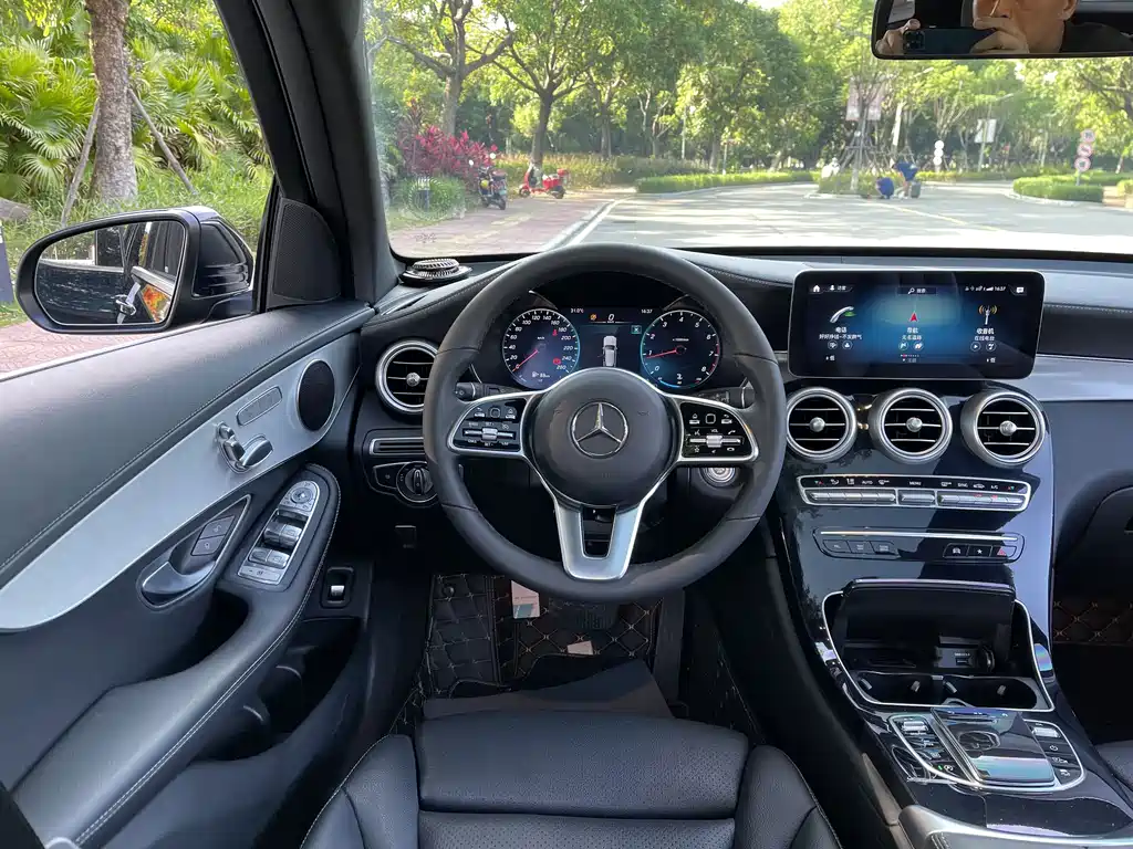 Mercedes-Benz GLC 2023