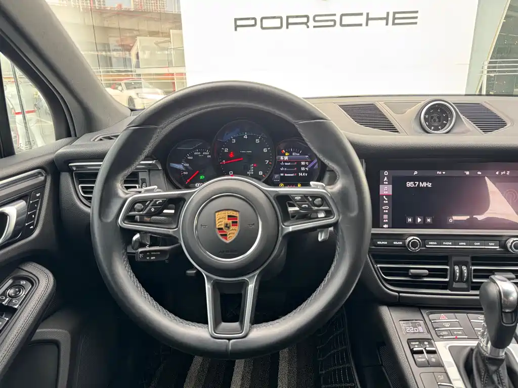 Porsche Macan 2021 — фото 19