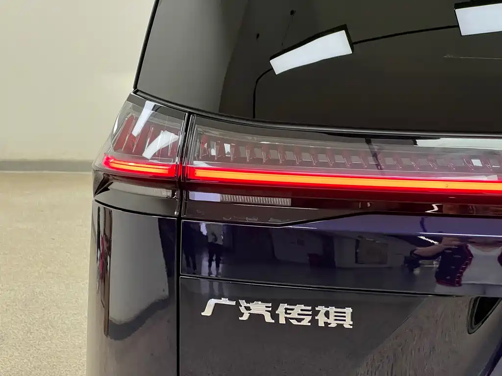 GAC Motor E8 PHEV 2023 — фото 11