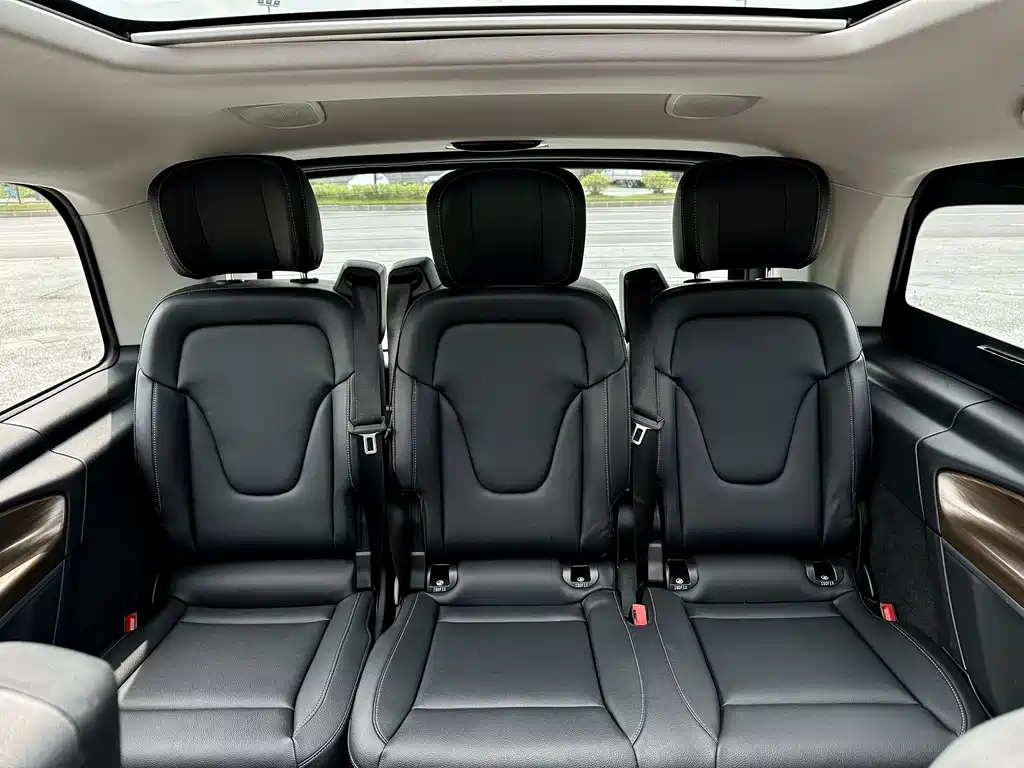 Mercedes-Benz V-Class 2021 — фото 14
