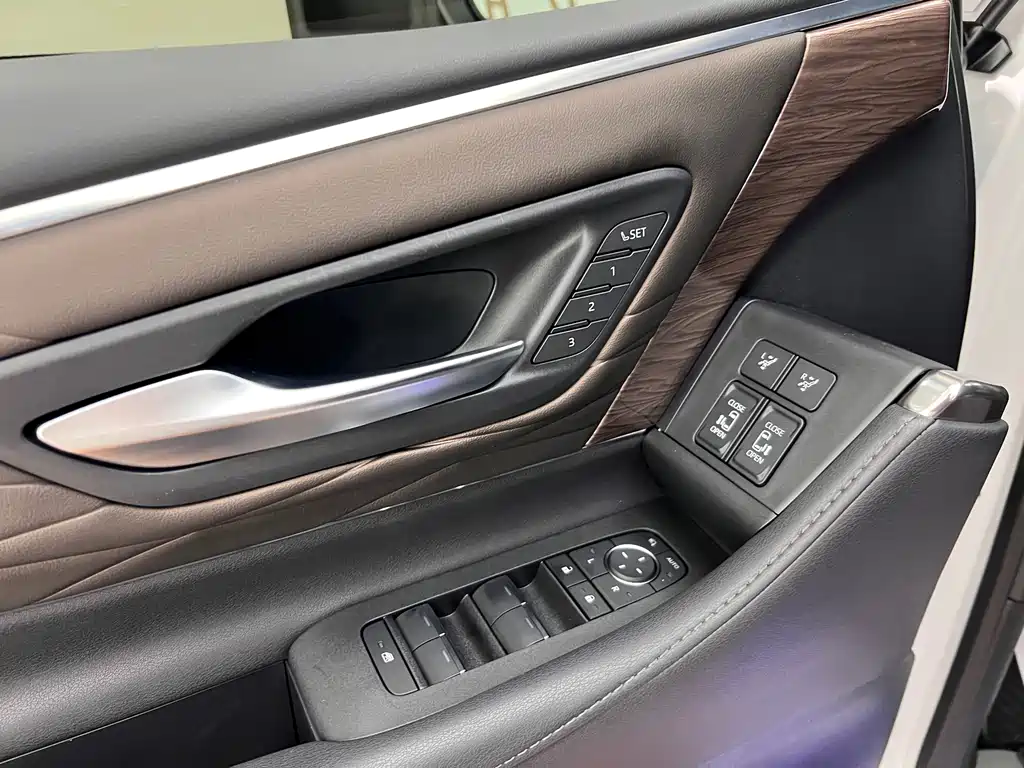 Toyota Alphard 2025 — фото 16