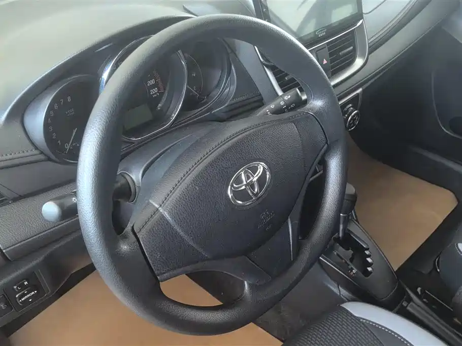 Toyota Yaris L 2021 — фото 15