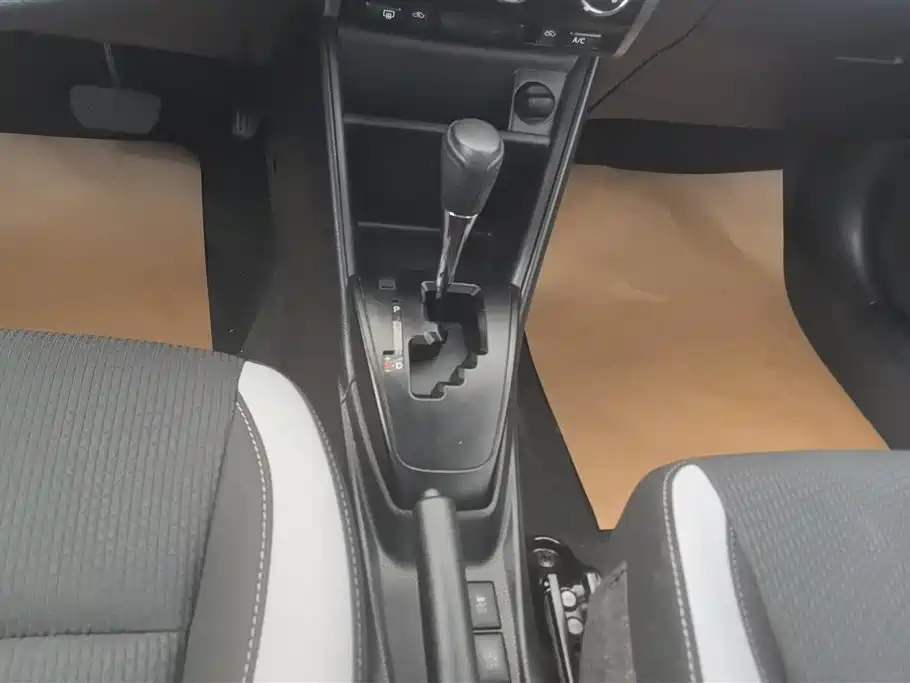 Toyota Yaris L 2021 — фото 16