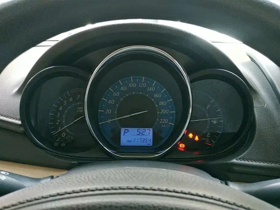 Toyota Yaris L 2014 — фото 14