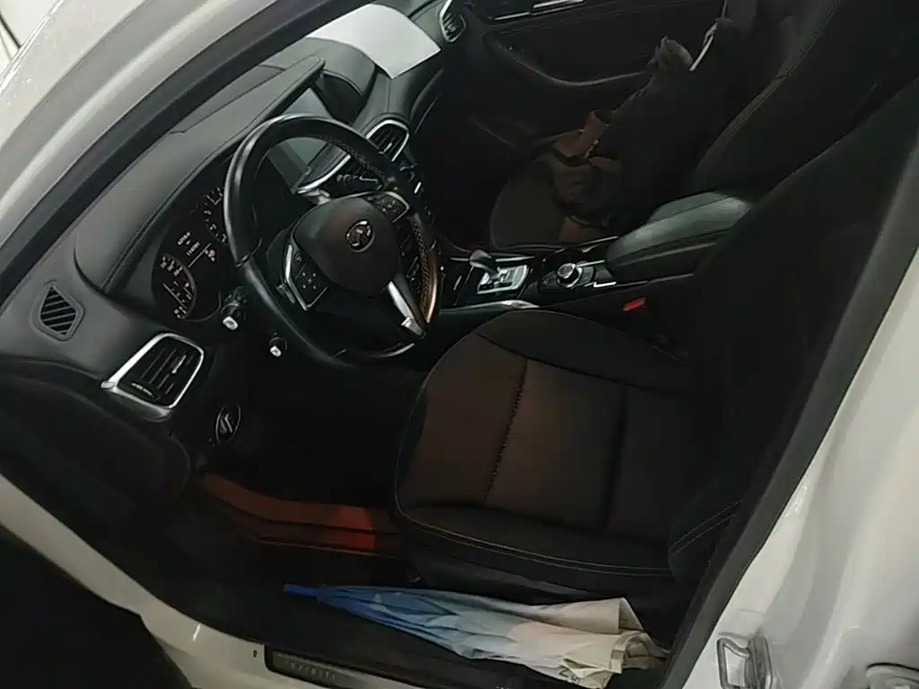 Infiniti QX30 2017 — фото 15
