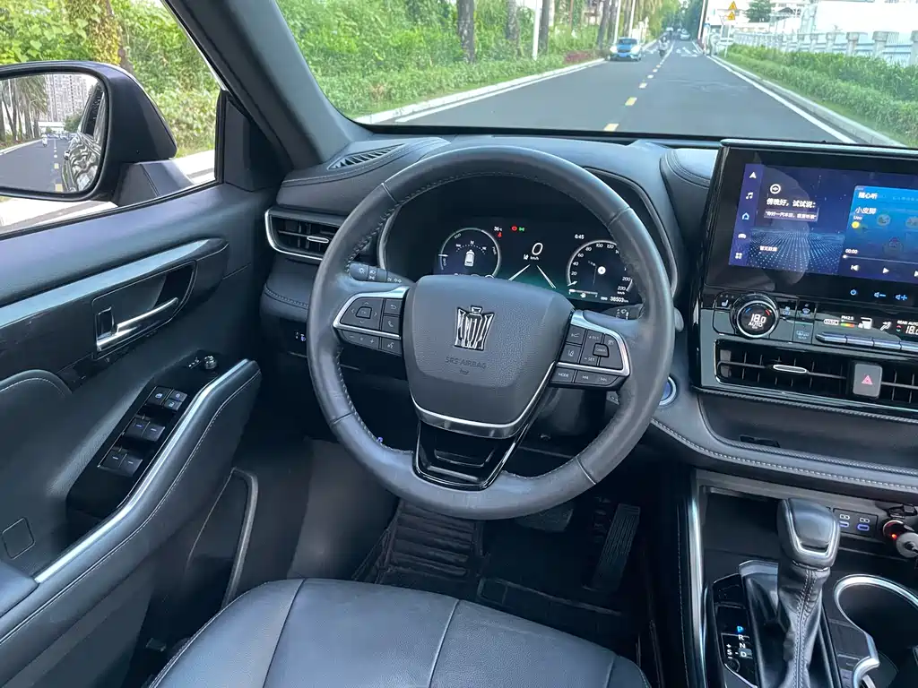 Toyota Crown Kluger 2023 — фото 12