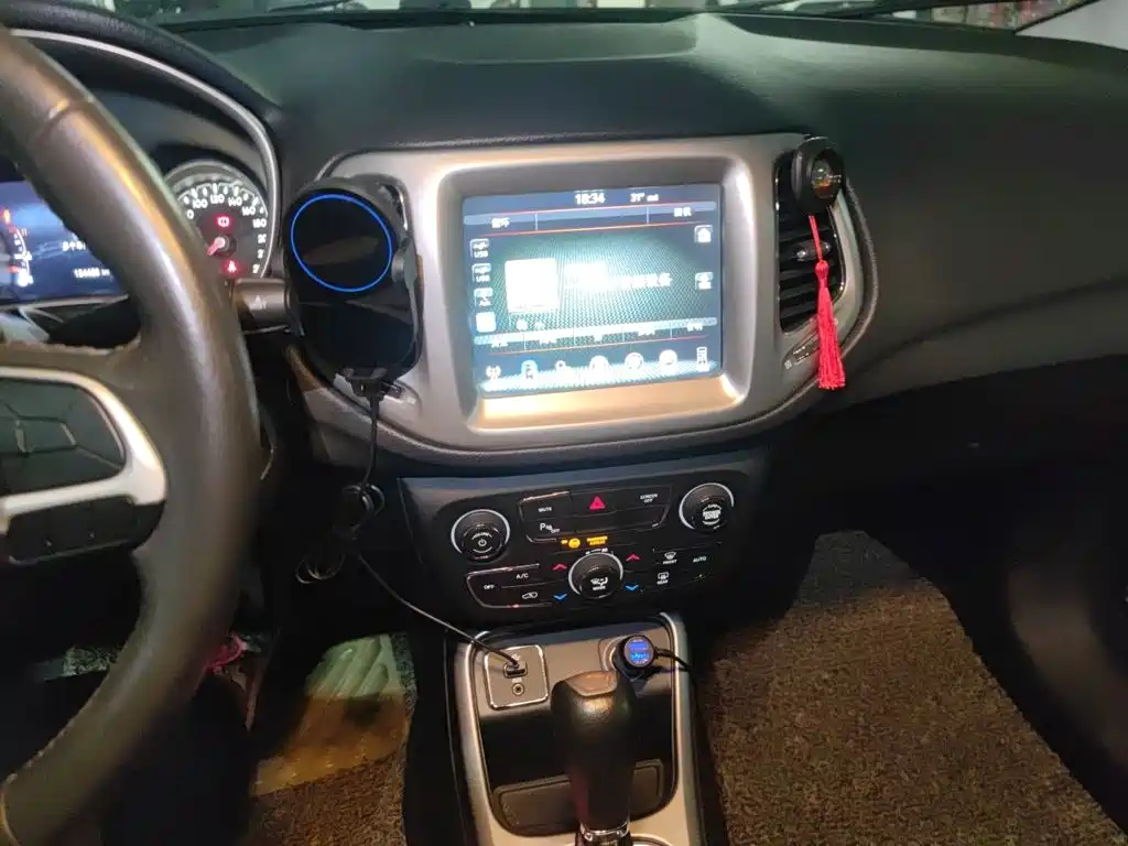 Jeep Compass 2018 — фото 14