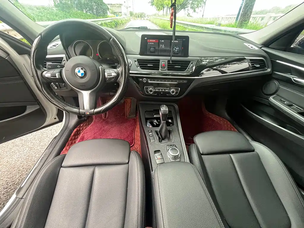 BMW 1 Series 2019 — фото 11