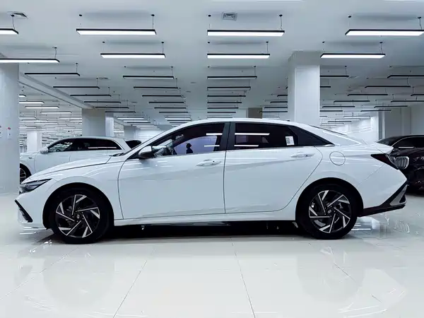 Hyundai Elantra 2024
