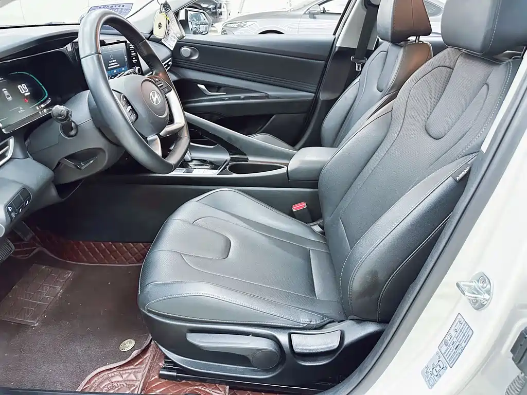 Hyundai Elantra 2024
