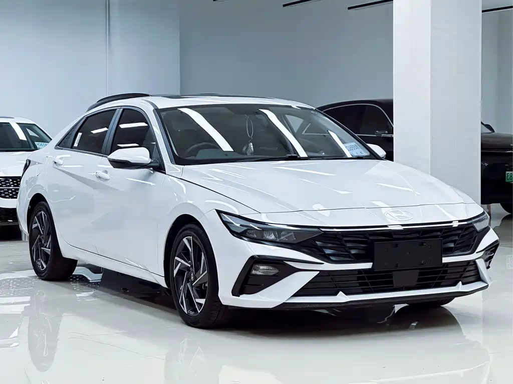 Hyundai Elantra 2024 — фото 18