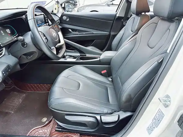 Hyundai Elantra 2024