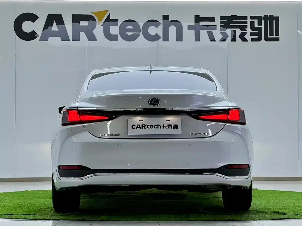 Lexus ES 2022 — фото 16