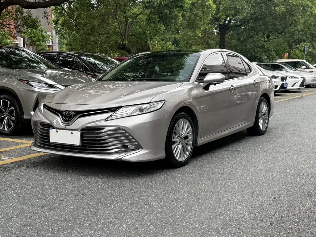 Toyota Camry 2018 — фото 1