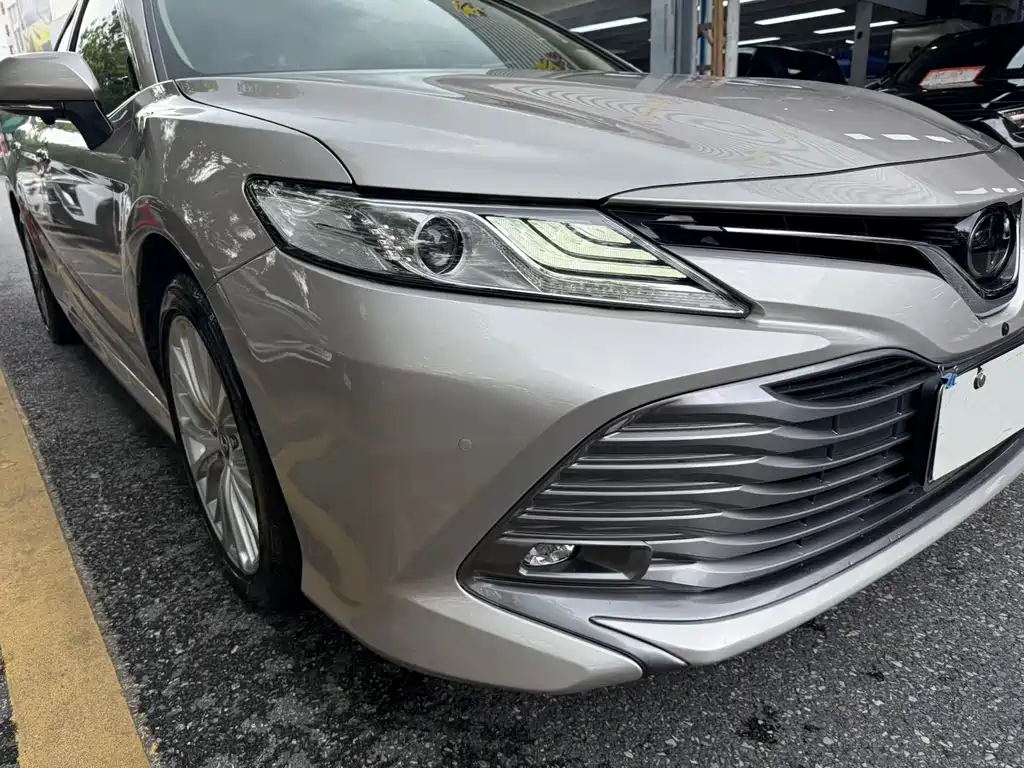 Toyota Camry 2018 — фото 11