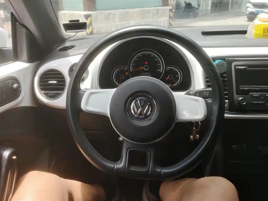 Volkswagen Beetle 2015 — фото 15