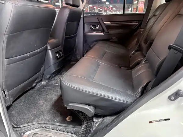 Mitsubishi Pajero 2020