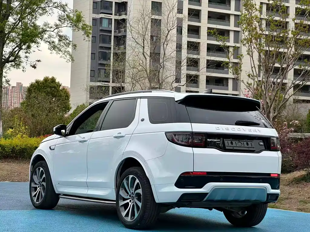 Land Rover Discovery Sport 2023 — фото 10