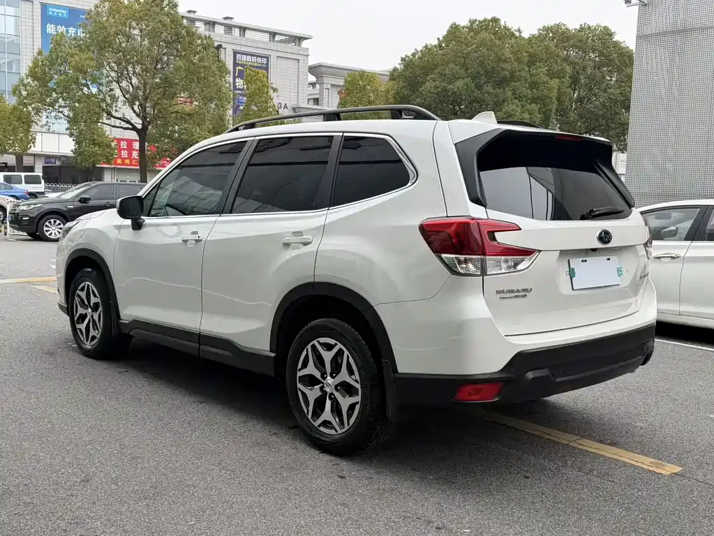 Subaru Forester 2023 — фото 10