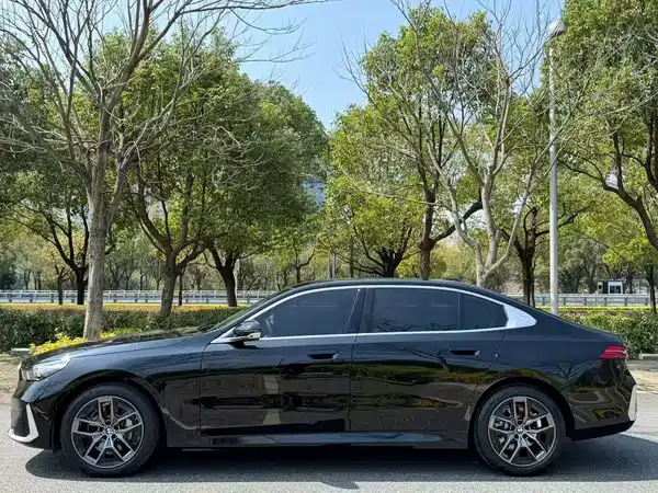 BMW 5 Series 2024