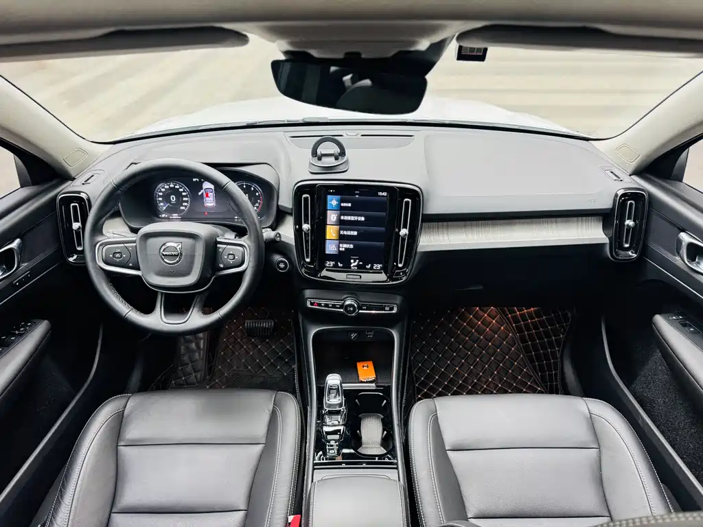 Volvo XC40 2021 — фото 10