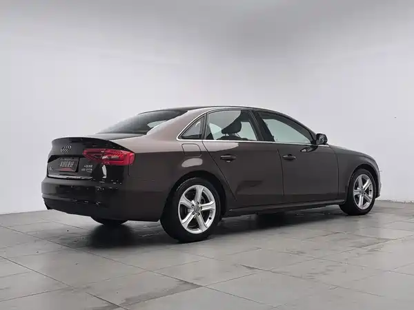 Audi A4L 2015