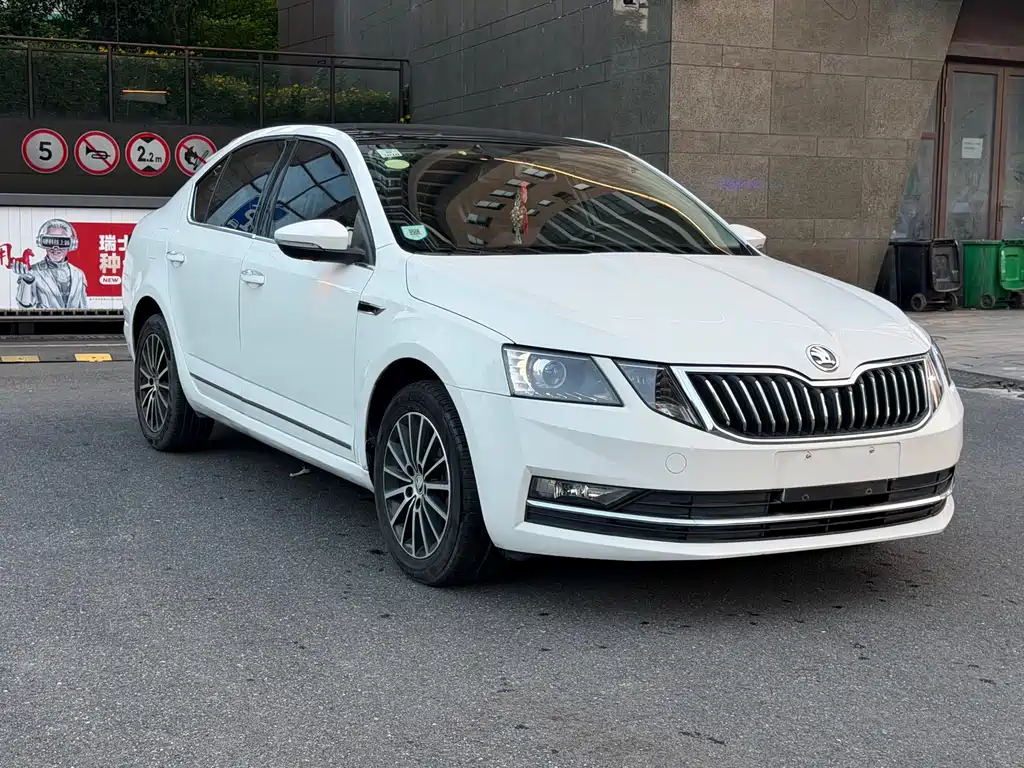 Skoda Octavia 2018 — фото 3