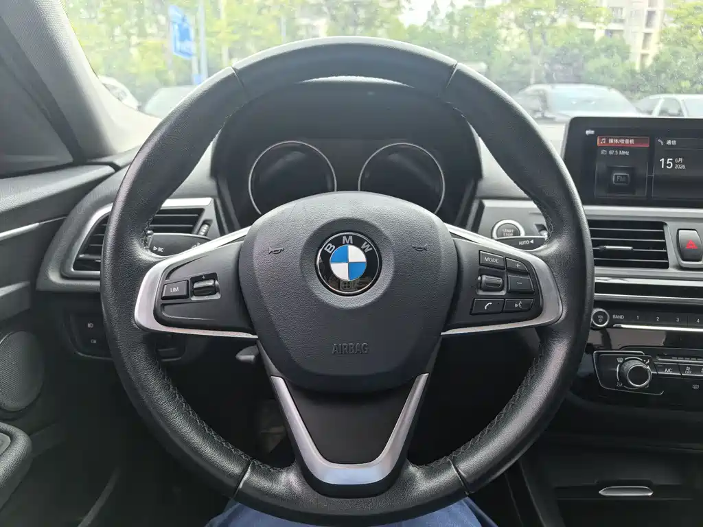 BMW 1 Series 2019 — фото 14