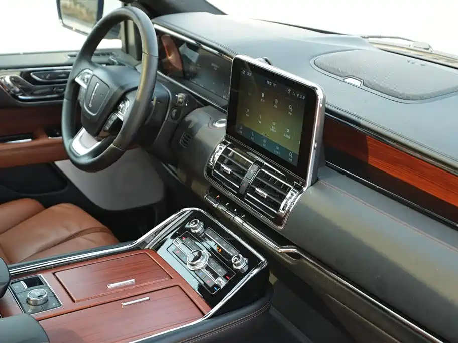 Lincoln Navigator 2021 — фото 16