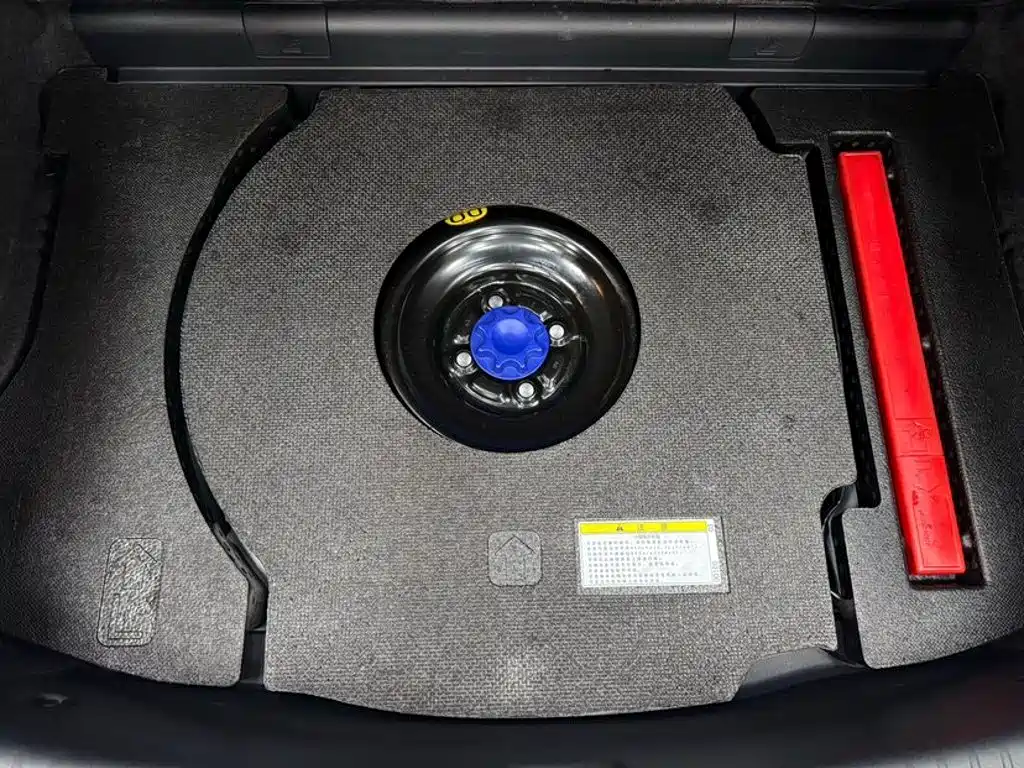 Toyota Yaris L 2022 — фото 18